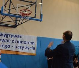 Zdjęcie z galerii: Uroczyste otwarcie hali sportowej w ZSP nr 1 w Tomaszowie Mazowieckim
