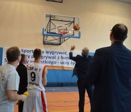 Zdjęcie z galerii: Uroczyste otwarcie hali sportowej w ZSP nr 1 w Tomaszowie Mazowieckim