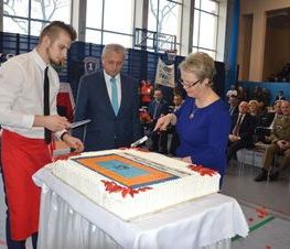 Zdjęcie z galerii: Uroczyste otwarcie hali sportowej w ZSP nr 1 w Tomaszowie Mazowieckim