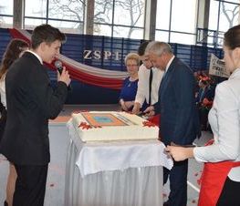 Zdjęcie z galerii: Uroczyste otwarcie hali sportowej w ZSP nr 1 w Tomaszowie Mazowieckim
