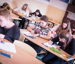Zdjęcie z galerii: FINAŁ XIII POWIATOWEGO KONKURSU PLASTYCZNEGO