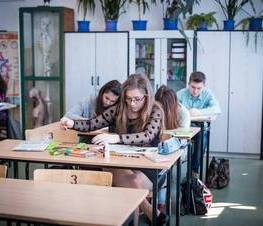 Zdjęcie z galerii: FINAŁ XIII POWIATOWEGO KONKURSU PLASTYCZNEGO