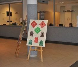 Zdjęcie z galerii: Wystawa prac twórcy ludowego Pana Aleksandra Dutkiewicza w Starostwie Powiatowym