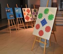 Zdjęcie z galerii: Wystawa prac twórcy ludowego Pana Aleksandra Dutkiewicza w Starostwie Powiatowym