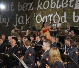 Zdjęcie z galerii: Dzień Kobiet z Reprezentacyjnym Zespołem Artystycznym Wojska Polskiego