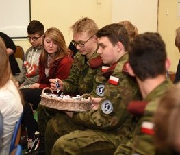 Zdjęcie z galerii: Spotkanie z ppłk dr Haliną Kępińską- Bazylewicz „Korą” w EMDEKU