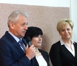 Zdjęcie z galerii: Odsłonięcie pamiątkowej tablicy w Szkole Podstawowej nr 12