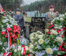 Zdjęcie z galerii: Obchody upamiętniające VI. rocznicę katastrofy lotniczej pod Smoleńskiem