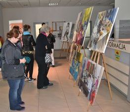 Zdjęcie z galerii: Wystawa w Starostwie Powiatowym Laureatek Ogólnopolskiego Przeglądu z Rysunku, Malarstwa i Rzeźby w Katowicach