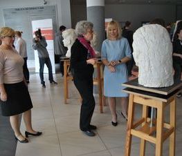 Zdjęcie z galerii: Wystawa w Starostwie Powiatowym Laureatek Ogólnopolskiego Przeglądu z Rysunku, Malarstwa i Rzeźby w Katowicach