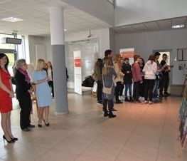 Zdjęcie z galerii: Wystawa w Starostwie Powiatowym Laureatek Ogólnopolskiego Przeglądu z Rysunku, Malarstwa i Rzeźby w Katowicach