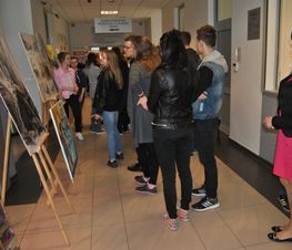 Zdjęcie z galerii: Wystawa w Starostwie Powiatowym Laureatek Ogólnopolskiego Przeglądu z Rysunku, Malarstwa i Rzeźby w Katowicach