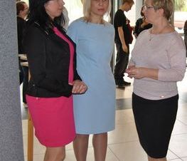 Zdjęcie z galerii: Wystawa w Starostwie Powiatowym Laureatek Ogólnopolskiego Przeglądu z Rysunku, Malarstwa i Rzeźby w Katowicach