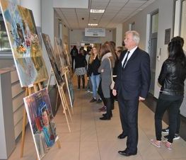 Zdjęcie z galerii: Wystawa w Starostwie Powiatowym Laureatek Ogólnopolskiego Przeglądu z Rysunku, Malarstwa i Rzeźby w Katowicach