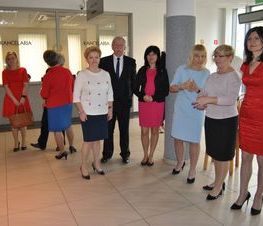Zdjęcie z galerii: Wystawa w Starostwie Powiatowym Laureatek Ogólnopolskiego Przeglądu z Rysunku, Malarstwa i Rzeźby w Katowicach