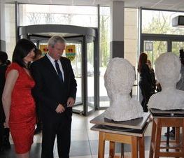 Zdjęcie z galerii: Wystawa w Starostwie Powiatowym Laureatek Ogólnopolskiego Przeglądu z Rysunku, Malarstwa i Rzeźby w Katowicach