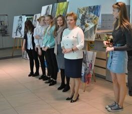 Zdjęcie z galerii: Wystawa w Starostwie Powiatowym Laureatek Ogólnopolskiego Przeglądu z Rysunku, Malarstwa i Rzeźby w Katowicach