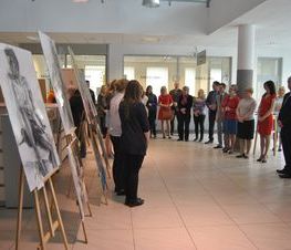 Zdjęcie z galerii: Wystawa w Starostwie Powiatowym Laureatek Ogólnopolskiego Przeglądu z Rysunku, Malarstwa i Rzeźby w Katowicach