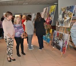 Zdjęcie z galerii: Wystawa w Starostwie Powiatowym Laureatek Ogólnopolskiego Przeglądu z Rysunku, Malarstwa i Rzeźby w Katowicach