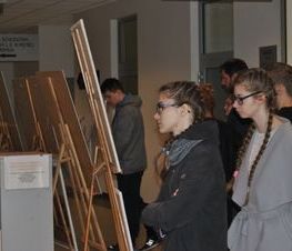 Zdjęcie z galerii: Wystawa w Starostwie Powiatowym Laureatek Ogólnopolskiego Przeglądu z Rysunku, Malarstwa i Rzeźby w Katowicach