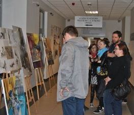 Zdjęcie z galerii: Wystawa w Starostwie Powiatowym Laureatek Ogólnopolskiego Przeglądu z Rysunku, Malarstwa i Rzeźby w Katowicach