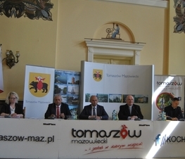 Zdjęcie z galerii: 	Konferencja prasowa dotycząca Obchodów Uroczystości 1050 Chrztu Polski i Ustanowienia Św. Antoniego Patronem Miasta Tomaszowa i Powiatu Tomaszowskiego