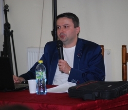 Zdjęcie z galerii: 	Podsumowanie konkursów i prelekcja historyczna w „emdeku” 