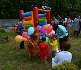 Zdjęcie z galerii: Piknik rodzinny zorganizowany przez Ośrodek Szkolno Wychowawczy pod hasłem,, Odczarować Majową'