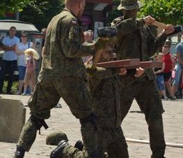 Zdjęcie z galerii: 	Obchody Świąta 25 Brygady Kawalerii Powietrznej oraz występy w ramach Dni Tomaszowa