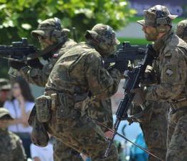 Zdjęcie z galerii: 	Obchody Świąta 25 Brygady Kawalerii Powietrznej oraz występy w ramach Dni Tomaszowa