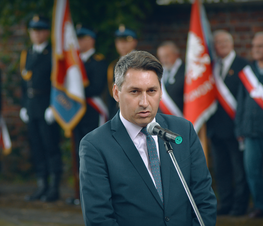 Zdjęcie z galerii: Obelisk pamięci pomordowanych policjantów