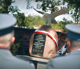 Zdjęcie z galerii: Obelisk pamięci pomordowanych policjantów