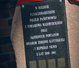 Zdjęcie z galerii: Obelisk pamięci pomordowanych policjantów