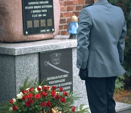 Zdjęcie z galerii: Obelisk pamięci pomordowanych policjantów