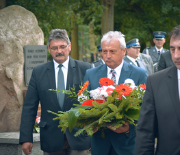 Zdjęcie z galerii: Obelisk pamięci pomordowanych policjantów