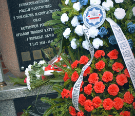 Zdjęcie z galerii: Obelisk pamięci pomordowanych policjantów