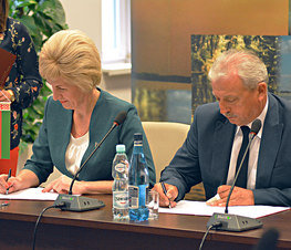 Zdjęcie z galerii: Podpisanie umowy partnerskiej pomiędzy Powiatem Tomaszowskim a Republiką Białorusi
