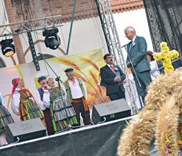 Zdjęcie z galerii: Dożynki Powiatowe Ujazd 2017