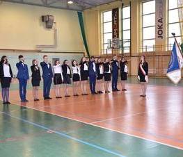 Zdjęcie z galerii: Uroczysta akademia w Zespole Szkół Ponadgimnazjalnych nr 2 im. Stanisława Staszica w Tomaszowie Maz.