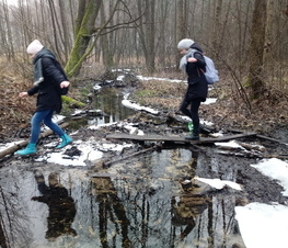 Zdjęcie z galerii: Uczniowie szkoły ZSP Nr 8  oddali hołd bohaterach AK