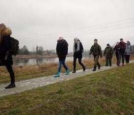 Zdjęcie z galerii: Uczniowie szkoły ZSP Nr 8  oddali hołd bohaterach AK