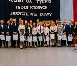 Zdjęcie z galerii: POŻEGNANIE KLAS MATURALNYCH