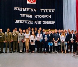Zdjęcie z galerii: POŻEGNANIE KLAS MATURALNYCH