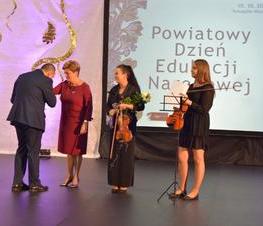 Zdjęcie z galerii: Uroczystość z okazji Dnia Edukacji Narodowej