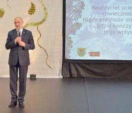 Zdjęcie z galerii: Uroczystość z okazji Dnia Edukacji Narodowej