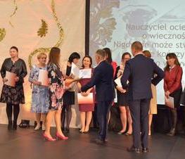Zdjęcie z galerii: Uroczystość z okazji Dnia Edukacji Narodowej