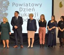 Zdjęcie z galerii: Uroczystość z okazji Dnia Edukacji Narodowej
