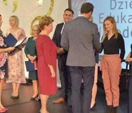 Zdjęcie z galerii: Uroczystość z okazji Dnia Edukacji Narodowej