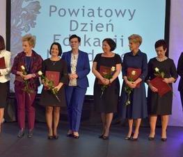 Zdjęcie z galerii: Uroczystość z okazji Dnia Edukacji Narodowej