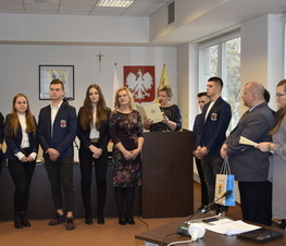 Zdjęcie z galerii: Władze Powiatu uhonorowały uczniów szkół ponadgimnazjalnych za działalność na rzecz honorowego krwiodawstwa